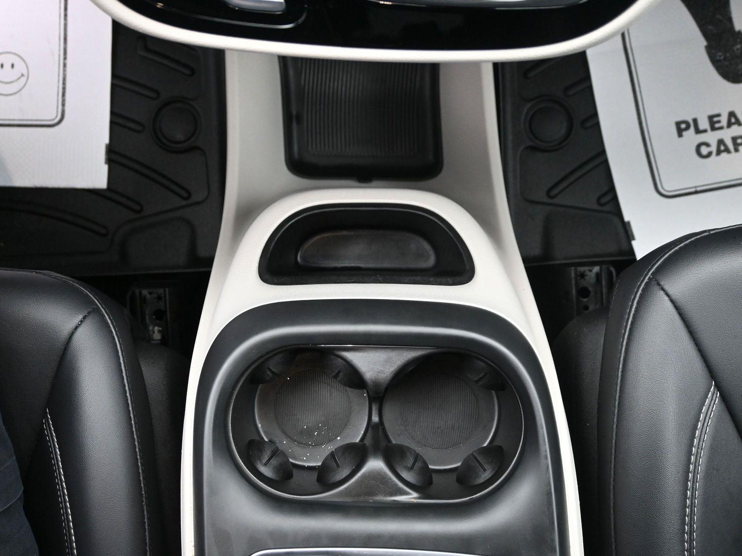 Used 2024 Bright White Clearcoat Chrysler Touring L image 27