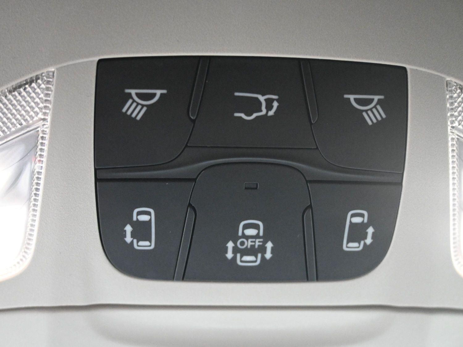 Used 2024 Bright White Clearcoat Chrysler Touring L image 28