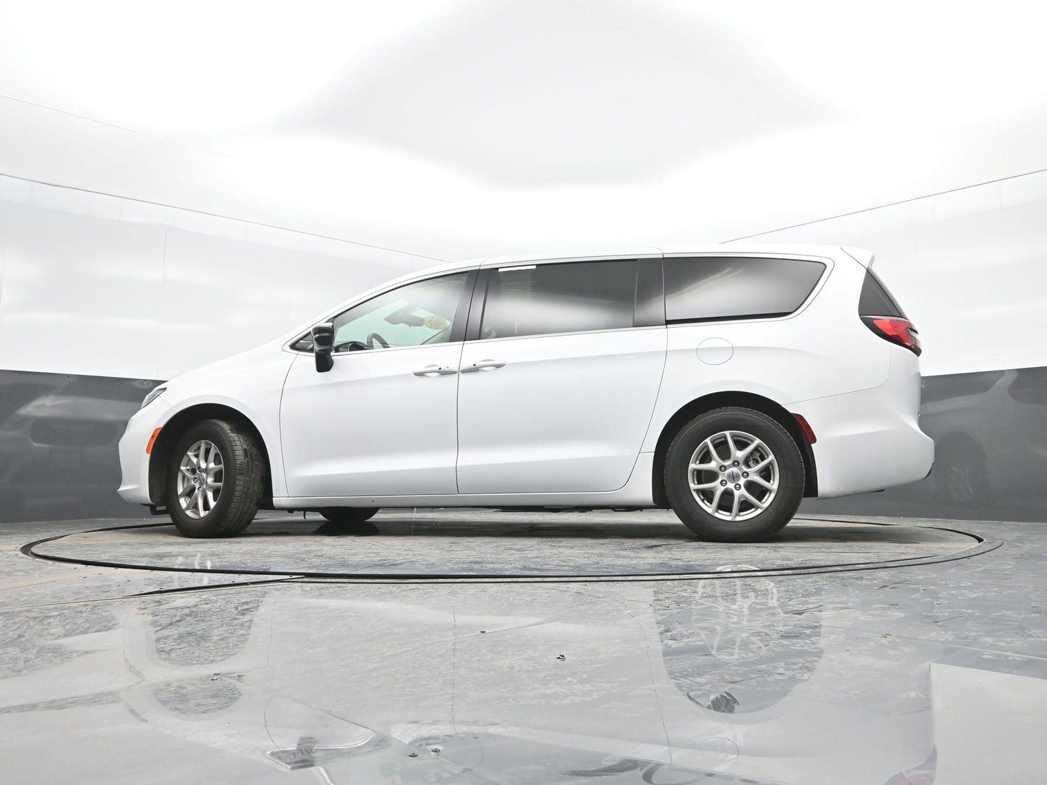 Used 2024 Bright White Clearcoat Chrysler Touring L image 30