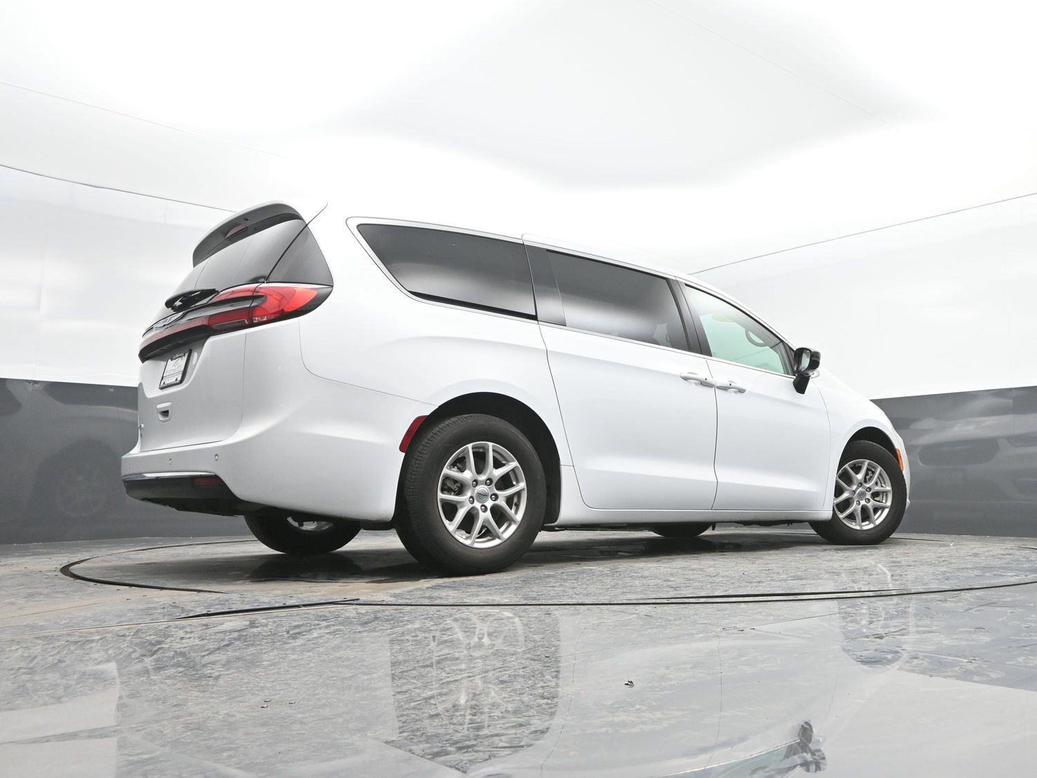 Used 2024 Bright White Clearcoat Chrysler Touring L image 31