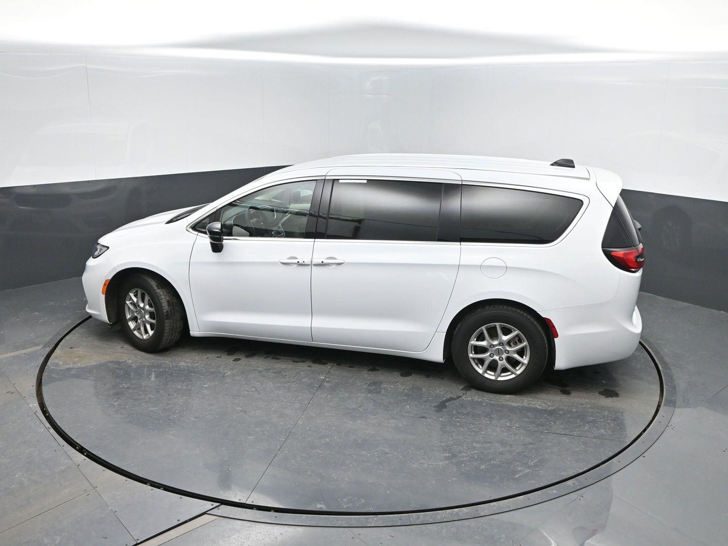 Used 2024 Bright White Clearcoat Chrysler Touring L image 34