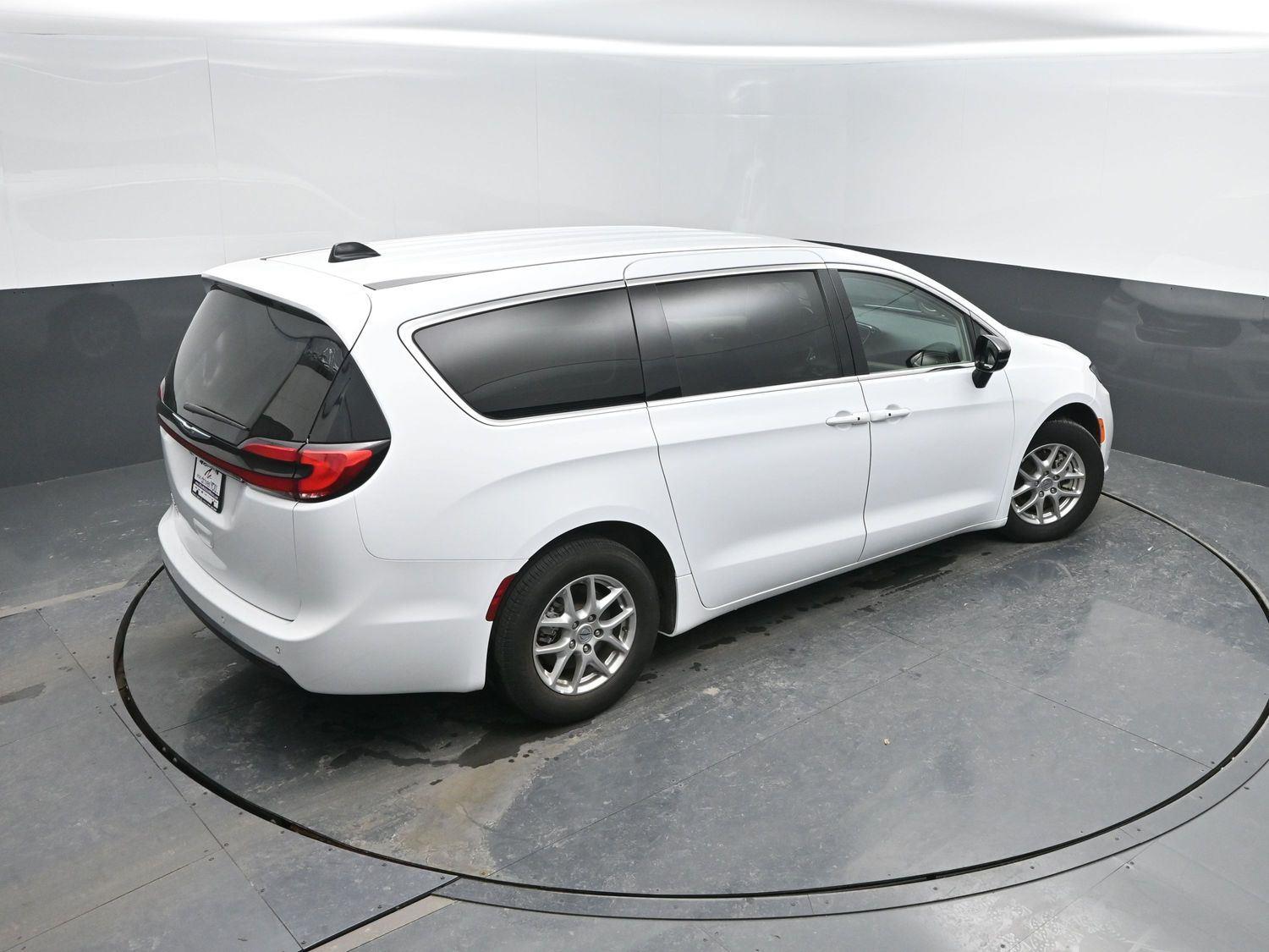 Used 2024 Bright White Clearcoat Chrysler Touring L image 35