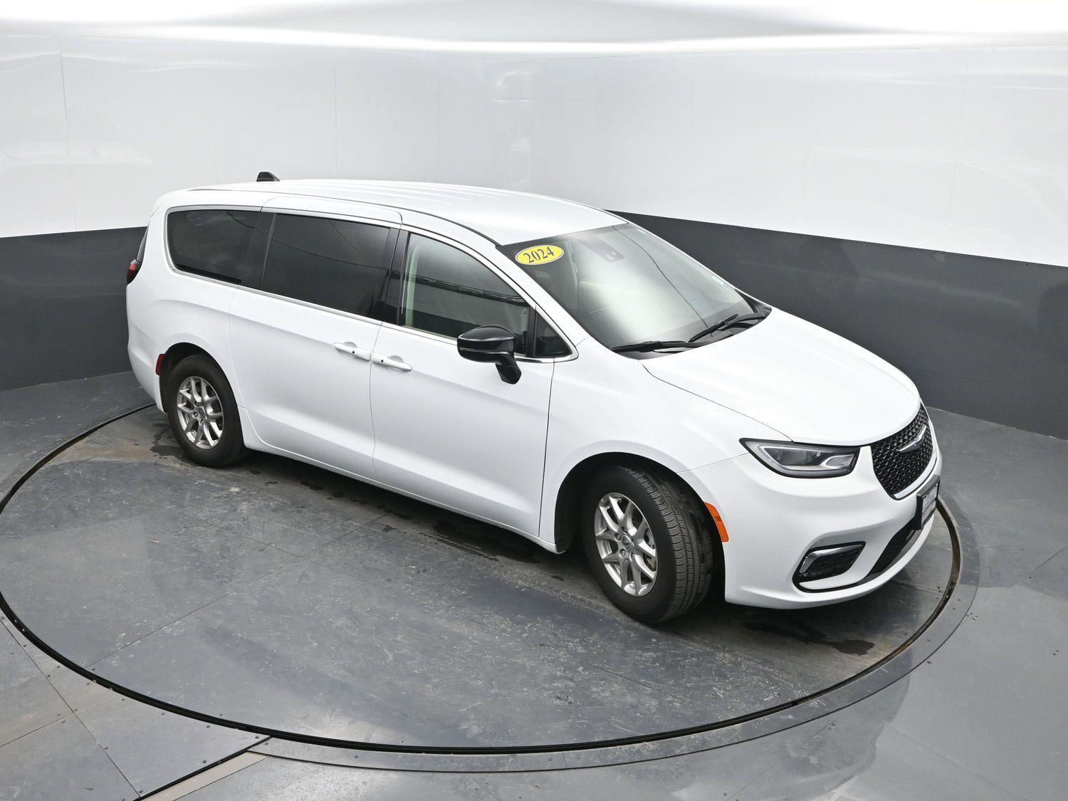 Used 2024 Bright White Clearcoat Chrysler Touring L image 36