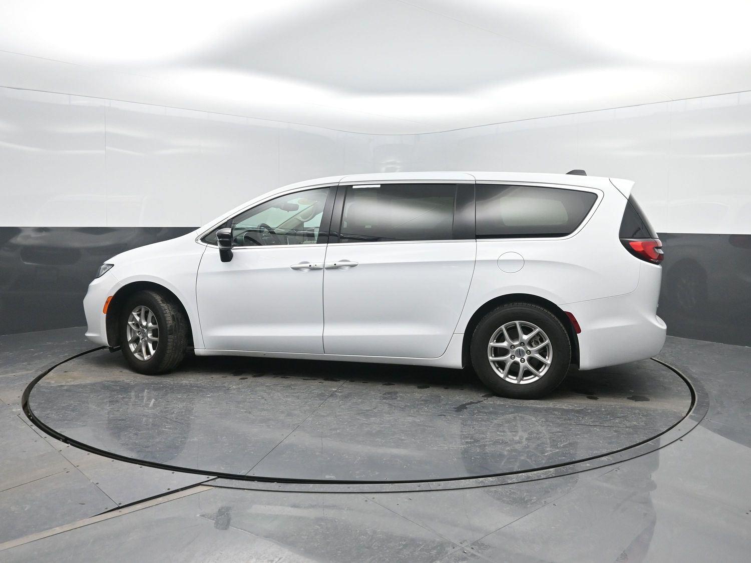 Used 2024 Bright White Clearcoat Chrysler Touring L image 37