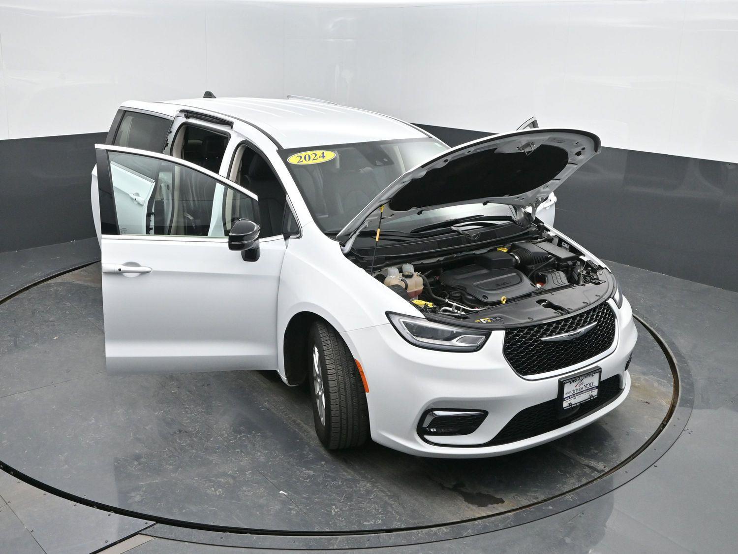 Used 2024 Bright White Clearcoat Chrysler Touring L image 42