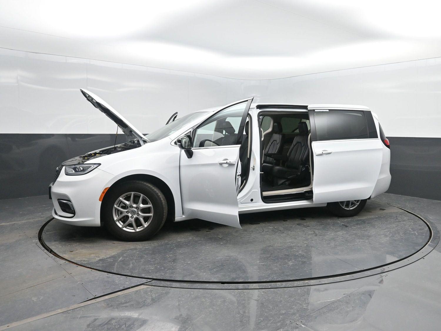 Used 2024 Bright White Clearcoat Chrysler Touring L image 45