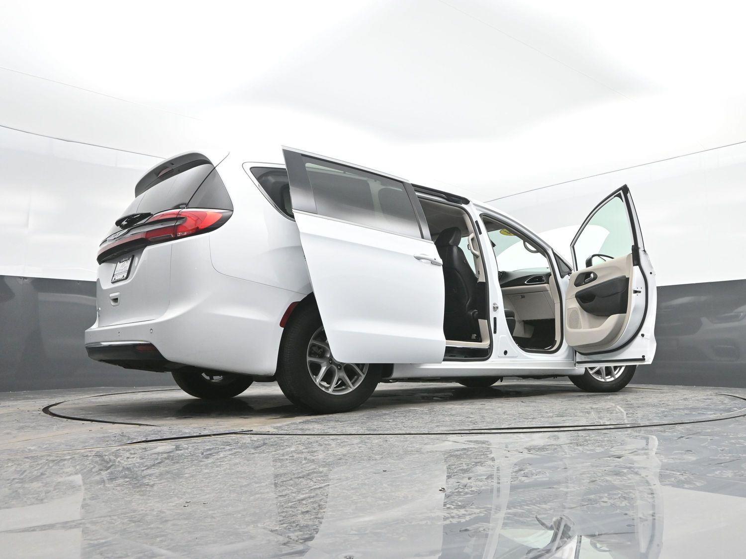 Used 2024 Bright White Clearcoat Chrysler Touring L image 46