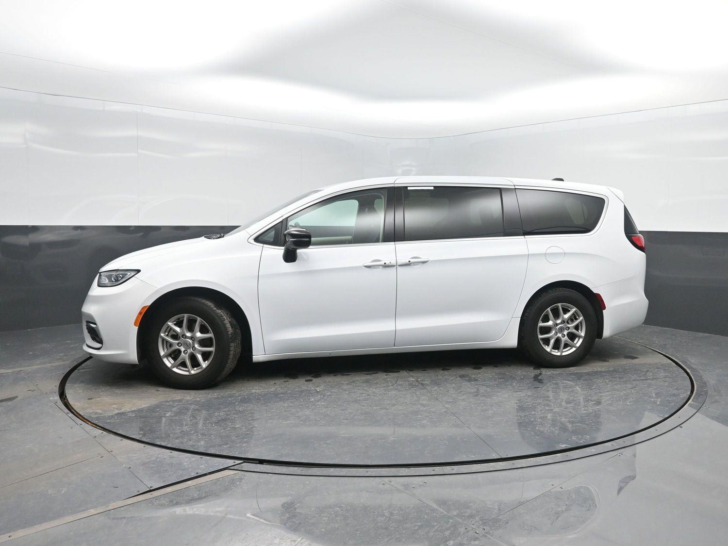 Bright White Clearcoat 2024 Chrysler Pacifica Touring L FWD Minivan Front-Wheel Drive 9-Speed Automatic