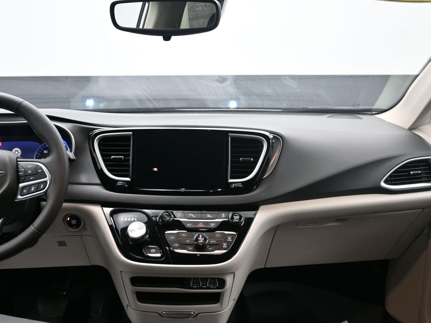 Used 2024 Bright White Clearcoat Chrysler Touring L image 11