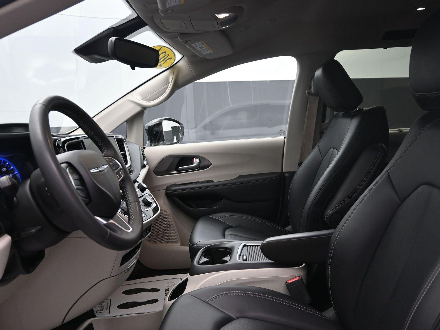 Used 2024 Bright White Clearcoat Chrysler Touring L image 18