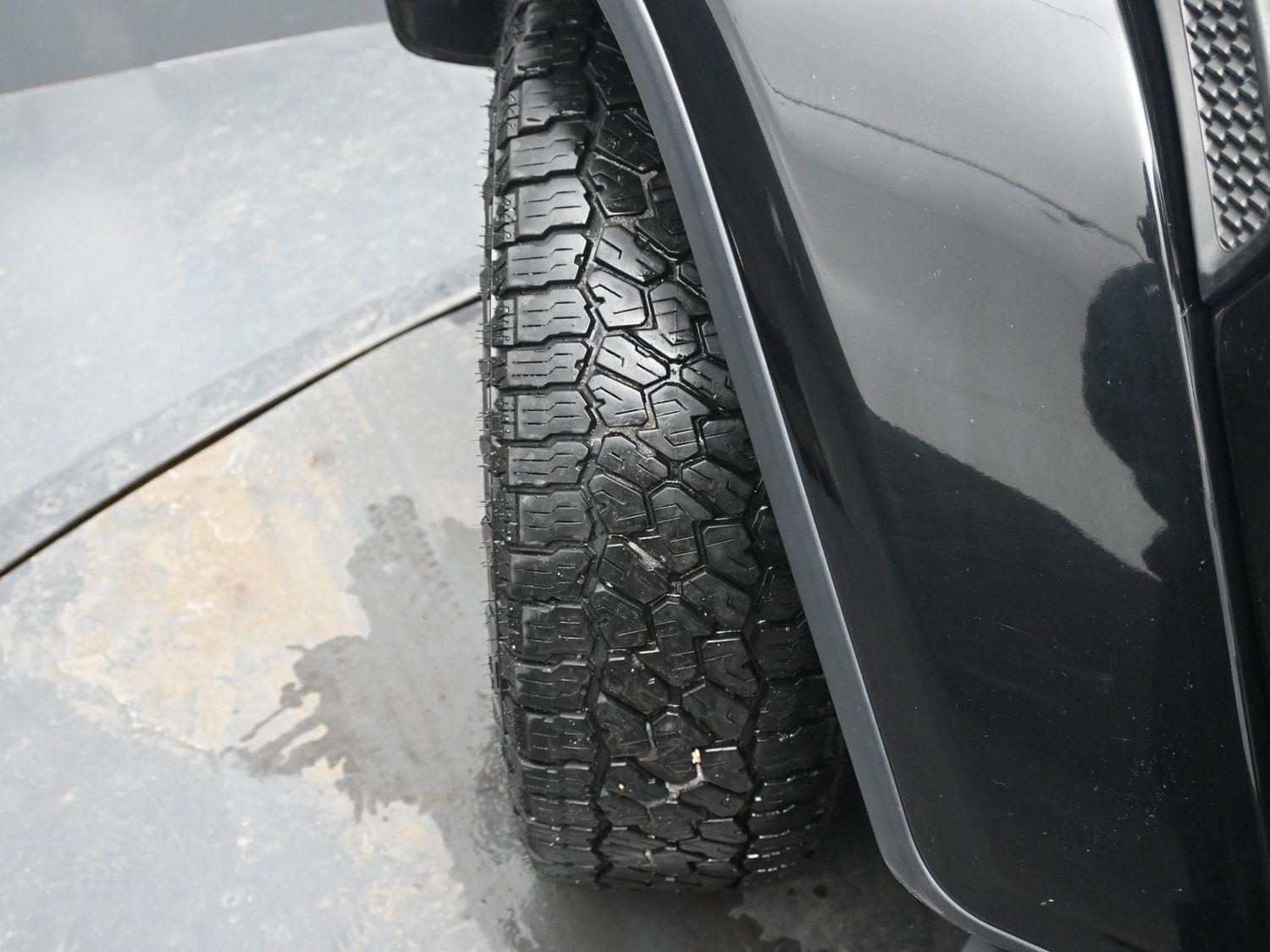 Used 2018 Black Clearcoat Jeep Sahara image 5