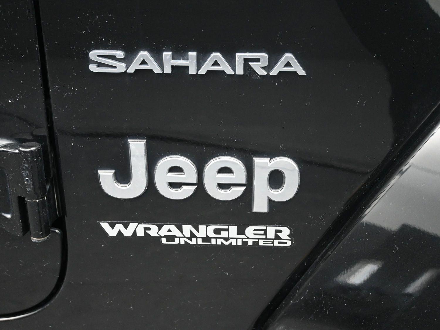 Used 2018 Black Clearcoat Jeep Sahara image 6
