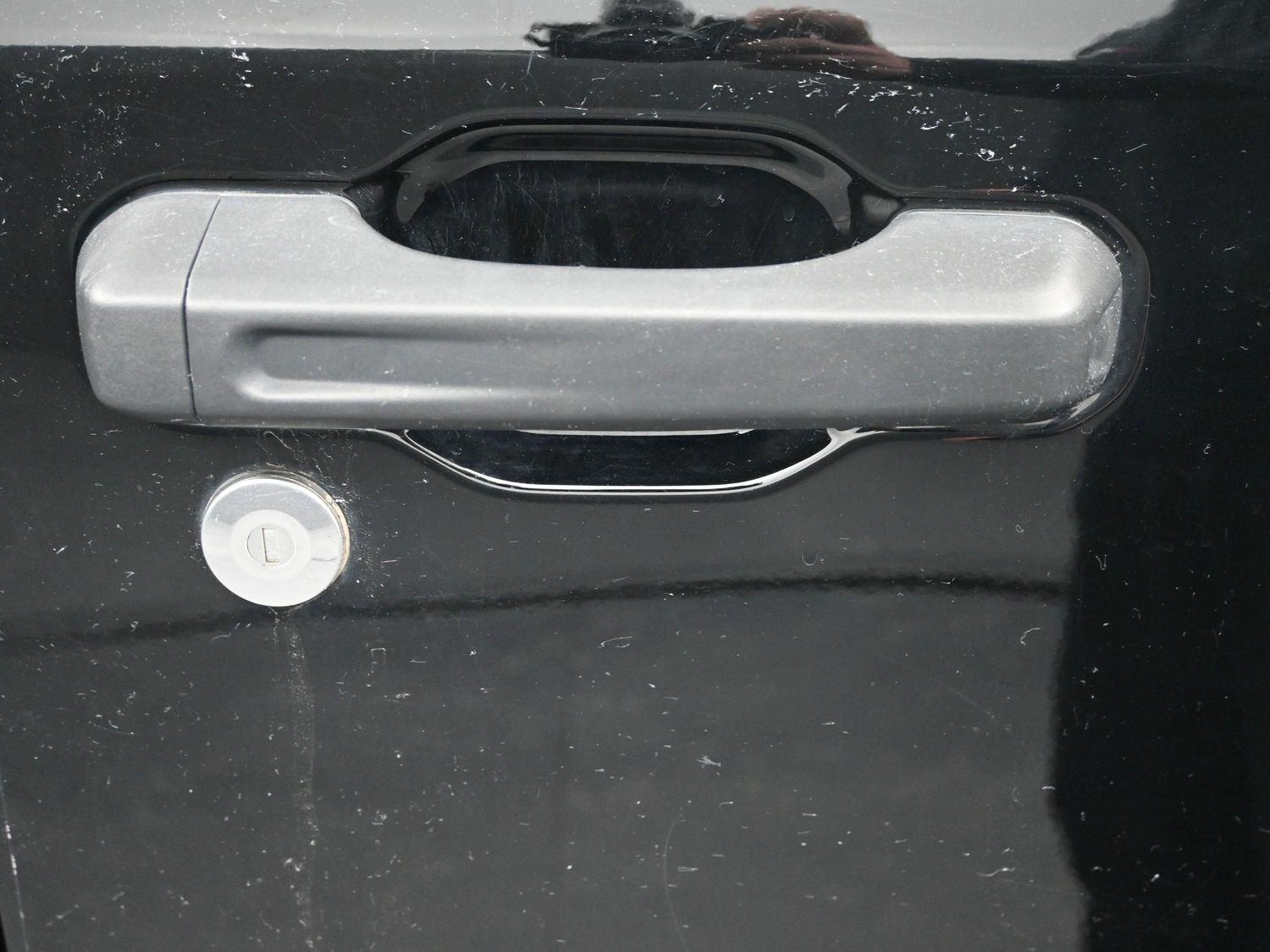 Used 2018 Black Clearcoat Jeep Sahara image 7