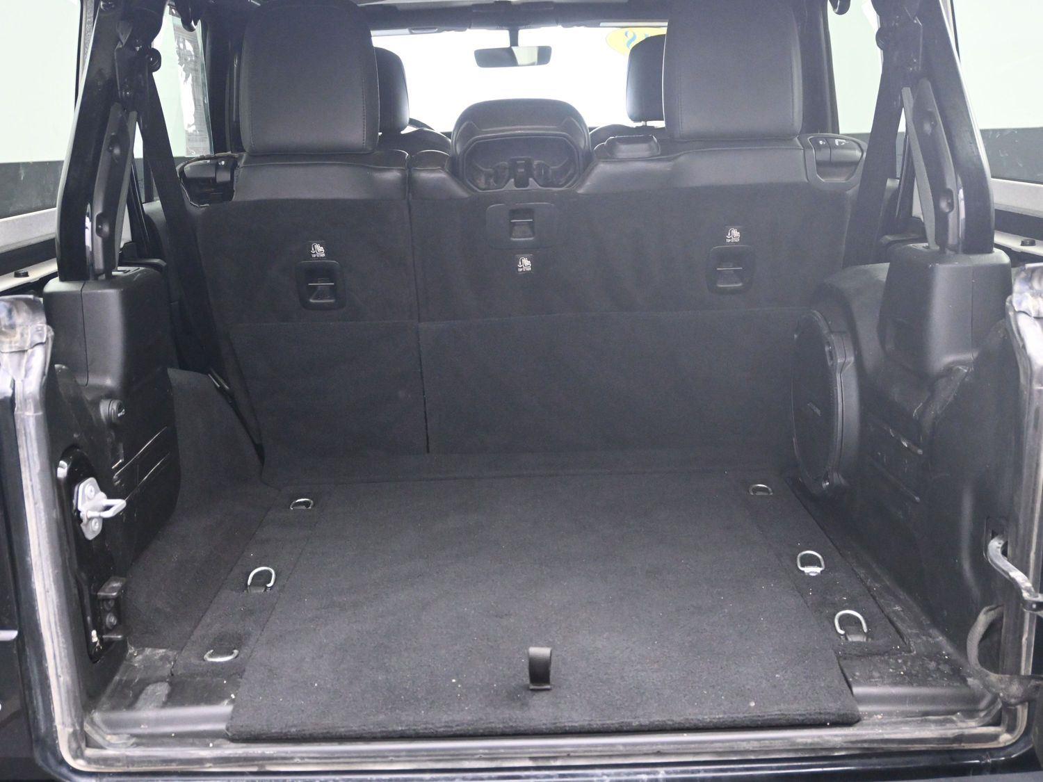 Used 2018 Black Clearcoat Jeep Sahara image 13