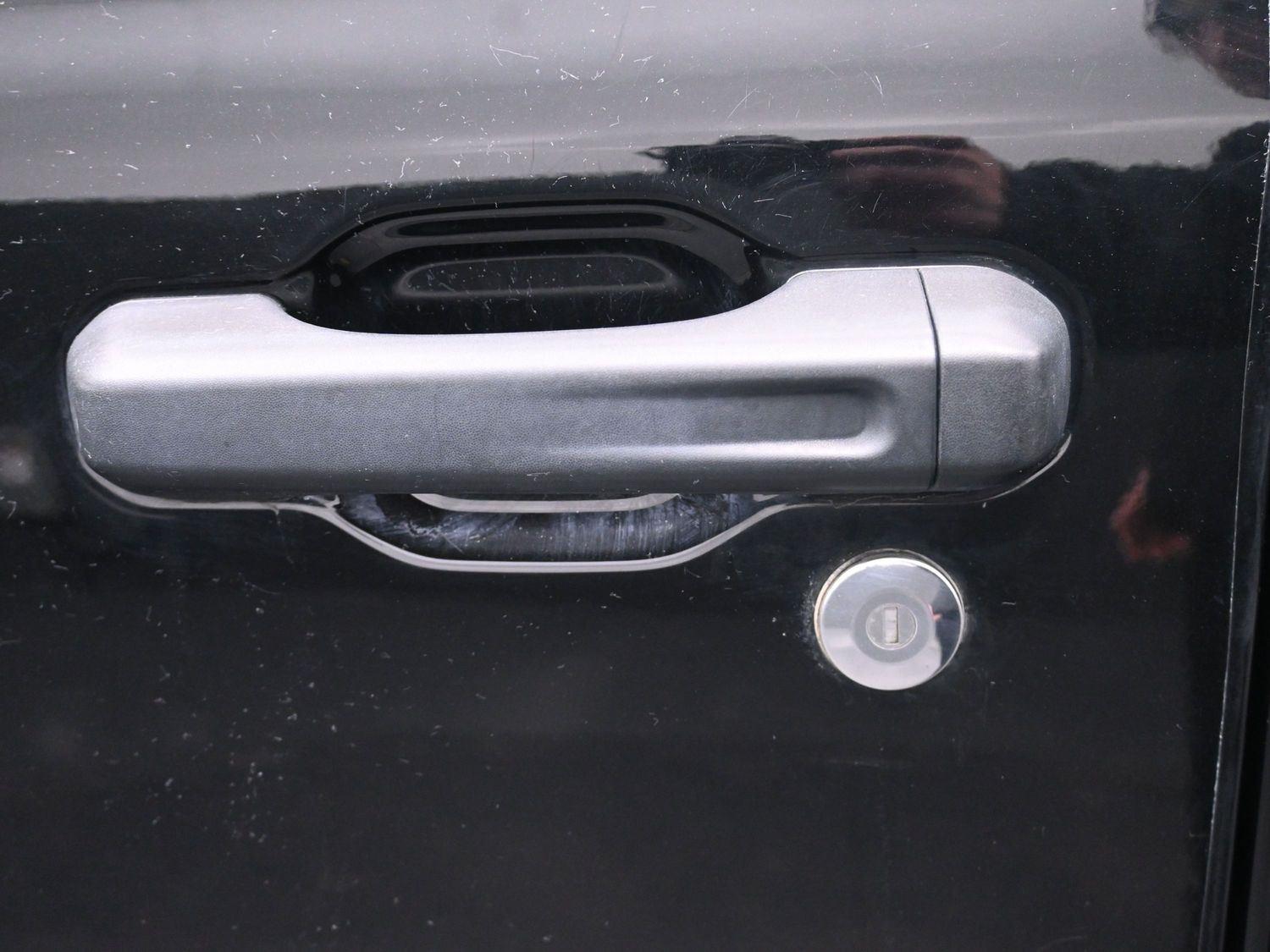 Used 2018 Black Clearcoat Jeep Sahara image 14