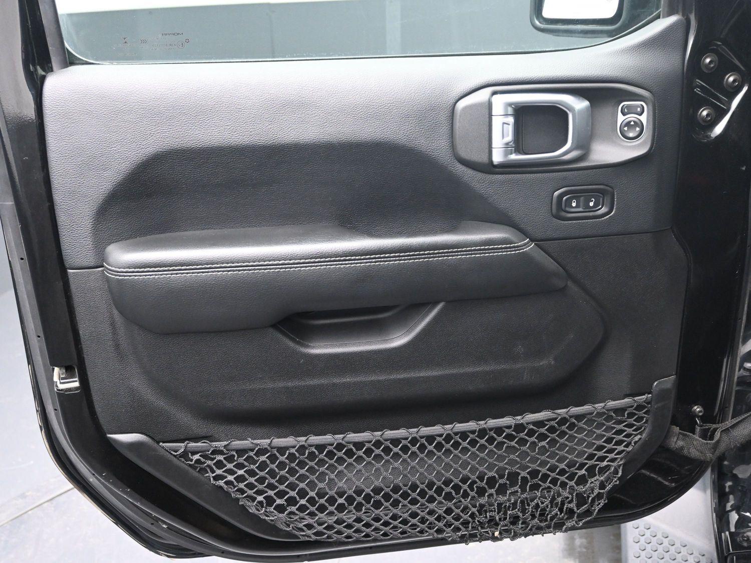 Used 2018 Black Clearcoat Jeep Sahara image 15