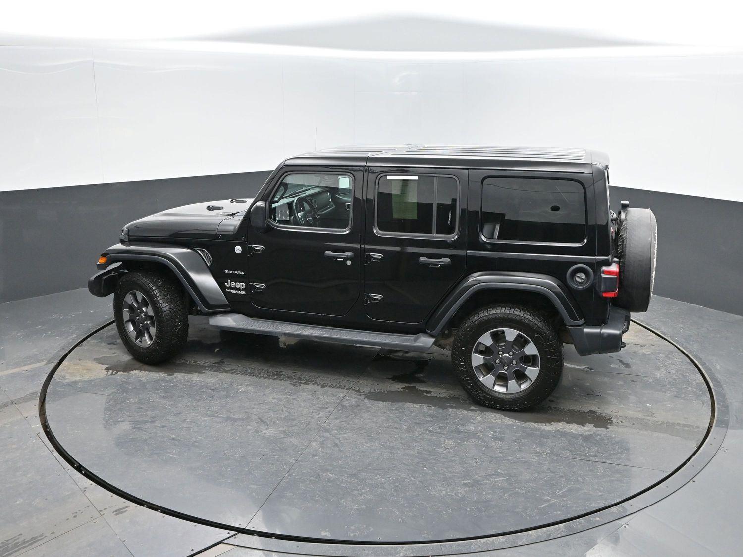Used 2018 Black Clearcoat Jeep Sahara image 32