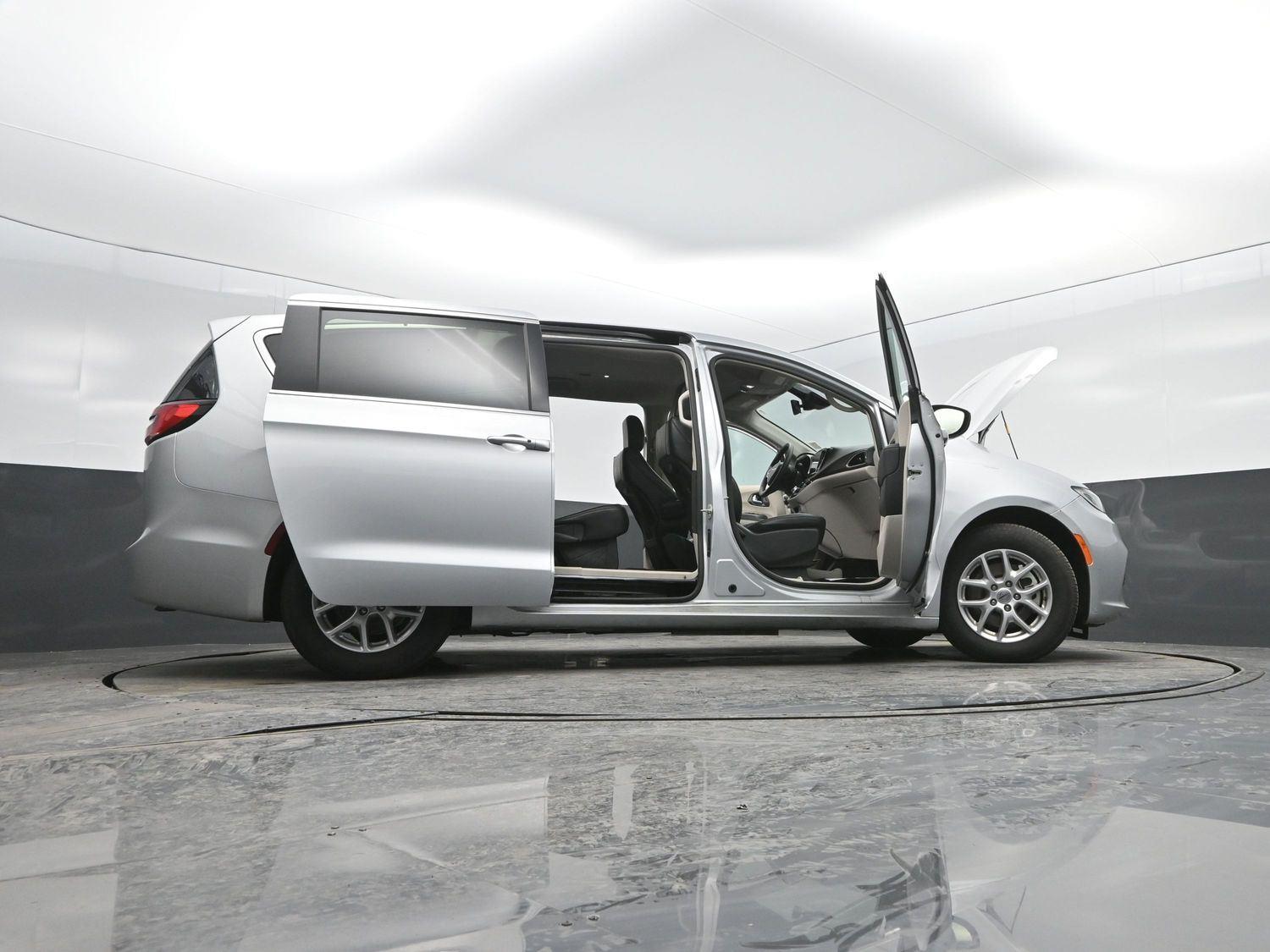 Used 2024 Silver Mist Clearcoat Chrysler Touring L image 48