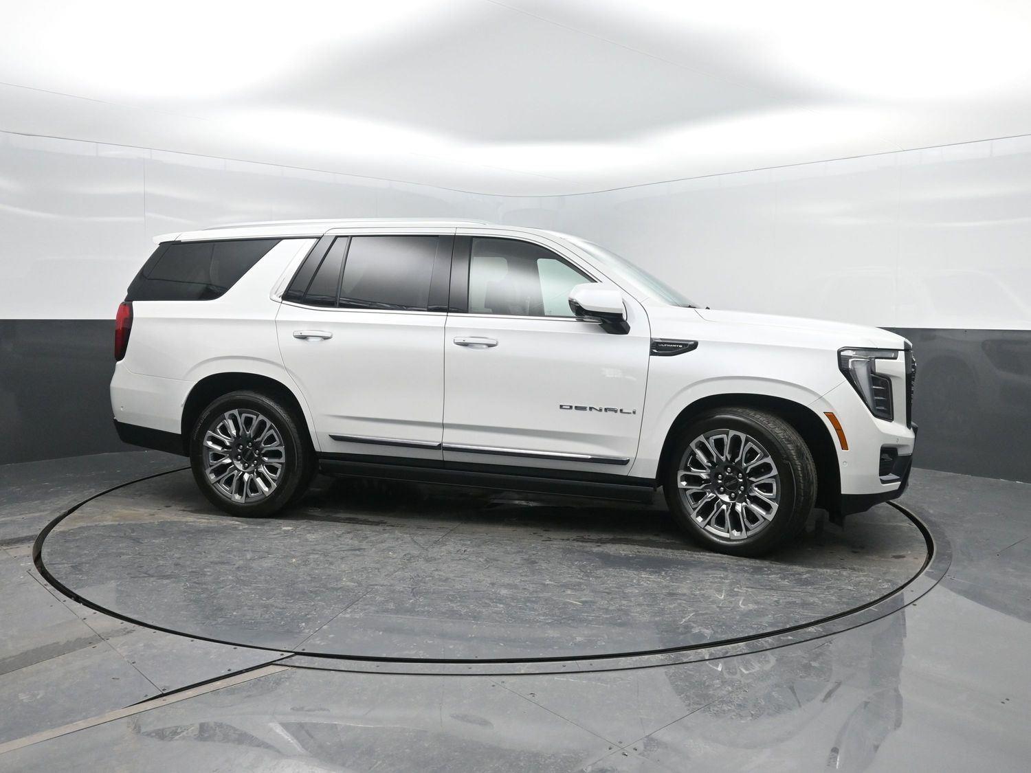 Used 2025 White Frost Tricoat GMC Denali Ultimate image 3