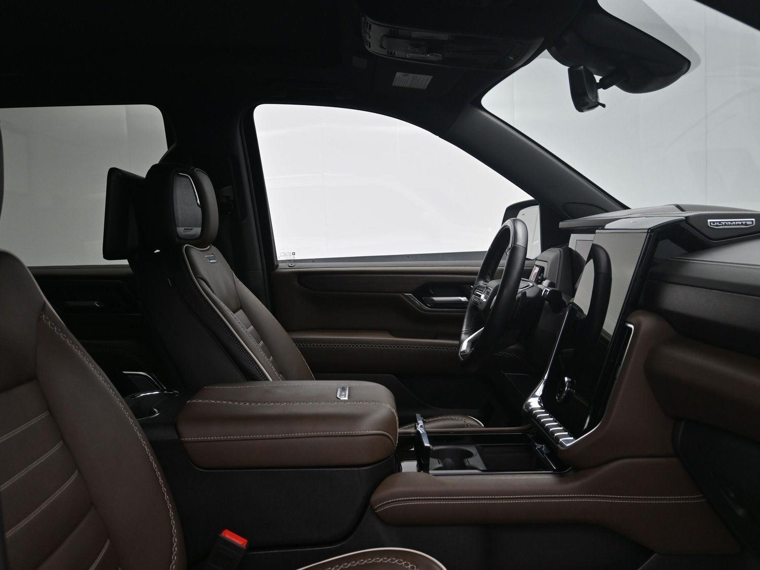 Used 2025 White Frost Tricoat GMC Denali Ultimate image 12