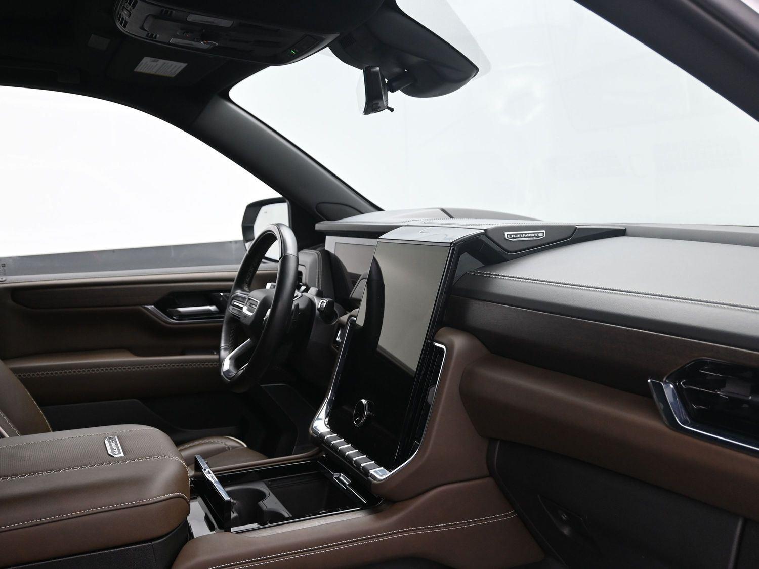 Used 2025 White Frost Tricoat GMC Denali Ultimate image 13