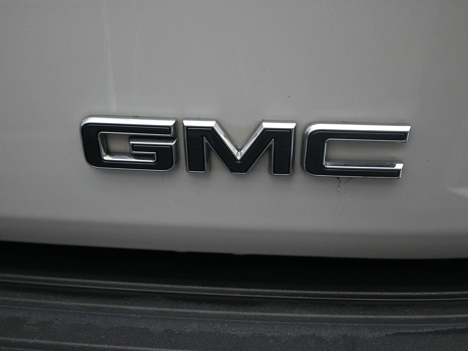 Used 2025 White Frost Tricoat GMC Denali Ultimate image 19