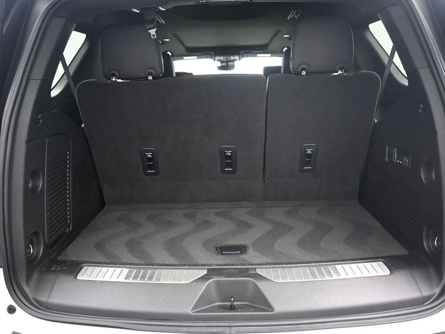 Used 2025 White Frost Tricoat GMC Denali Ultimate image 20