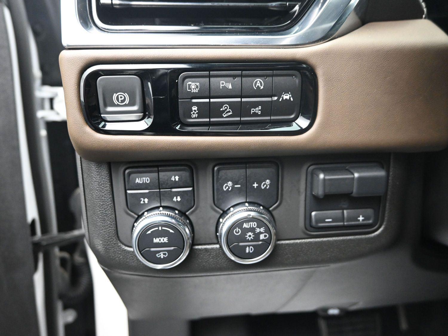 Used 2025 White Frost Tricoat GMC Denali Ultimate image 27