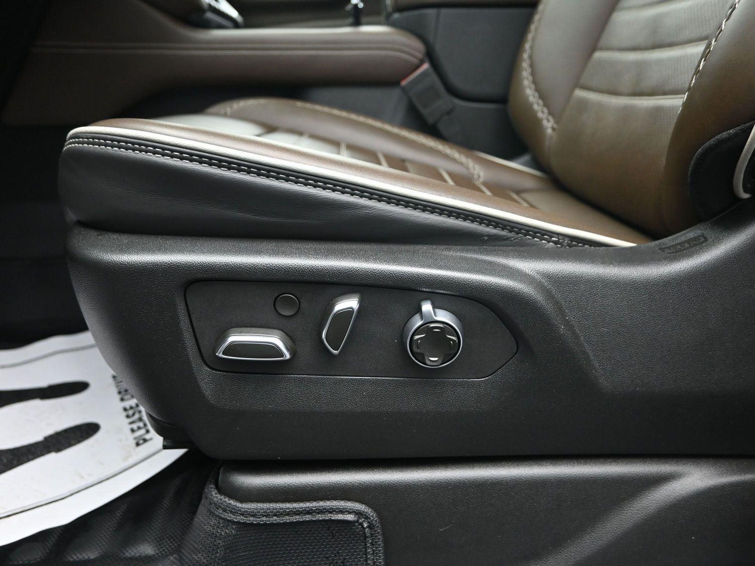 Used 2025 White Frost Tricoat GMC Denali Ultimate image 28