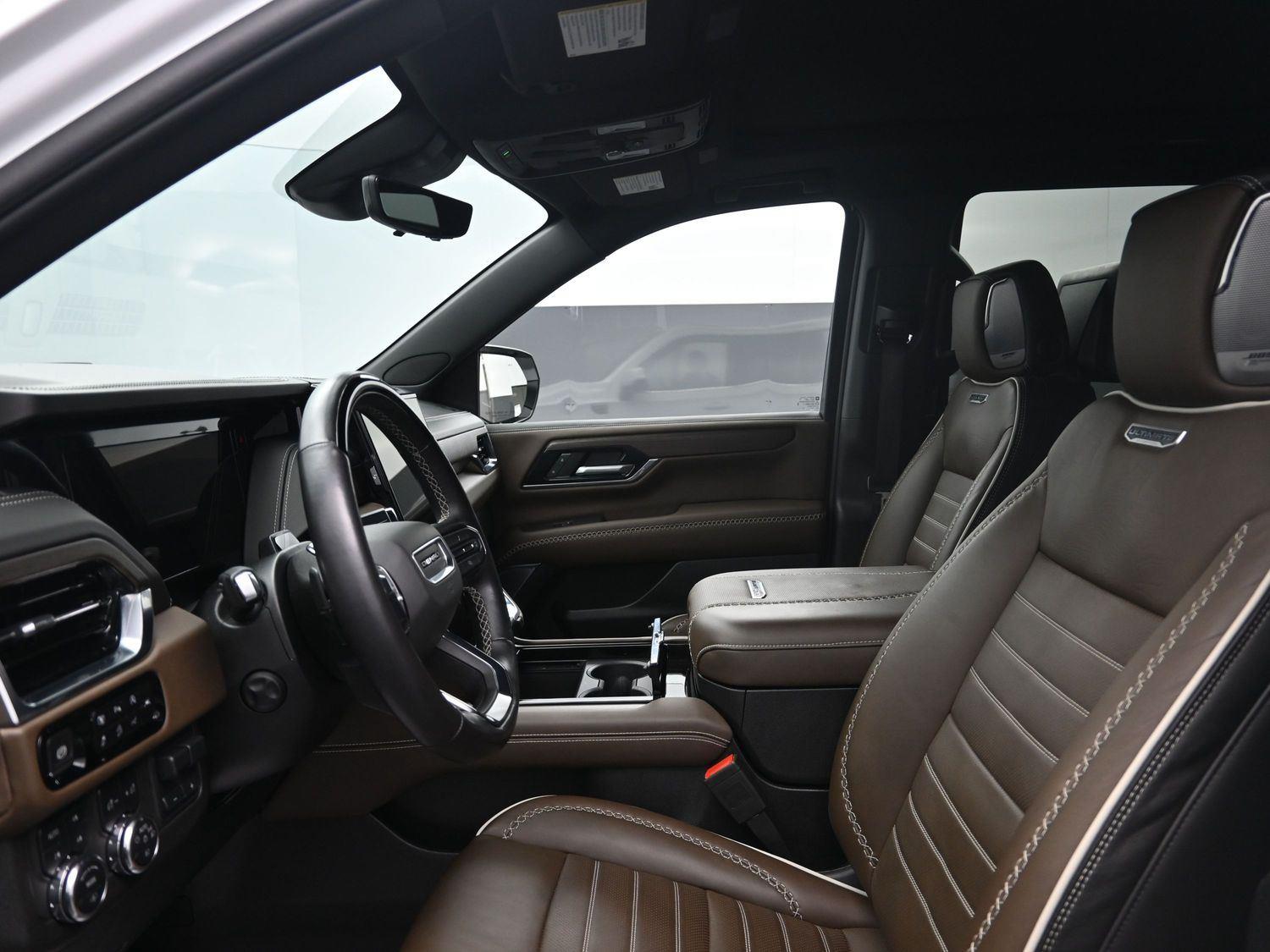 Used 2025 White Frost Tricoat GMC Denali Ultimate image 29