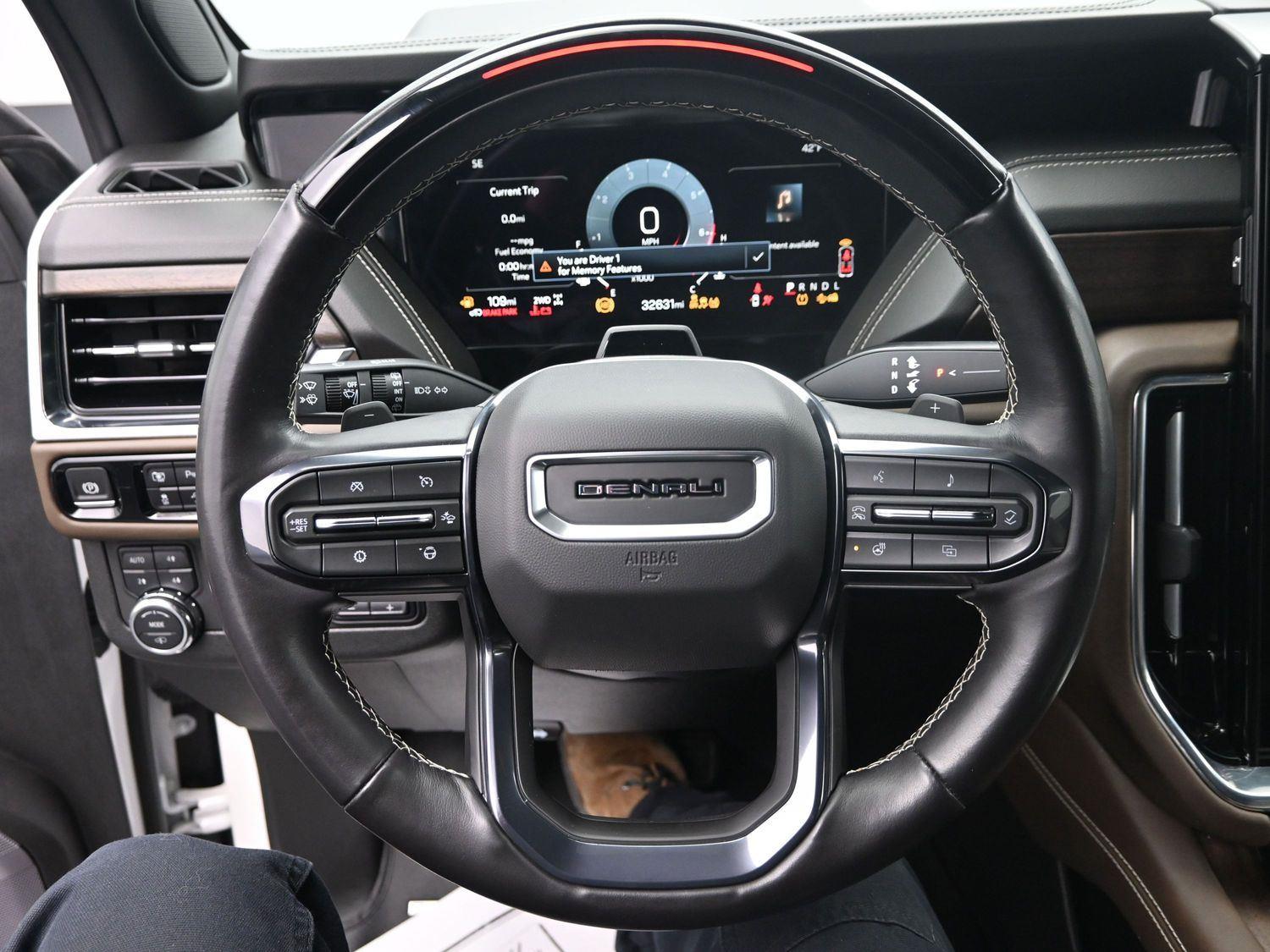 Used 2025 White Frost Tricoat GMC Denali Ultimate image 30