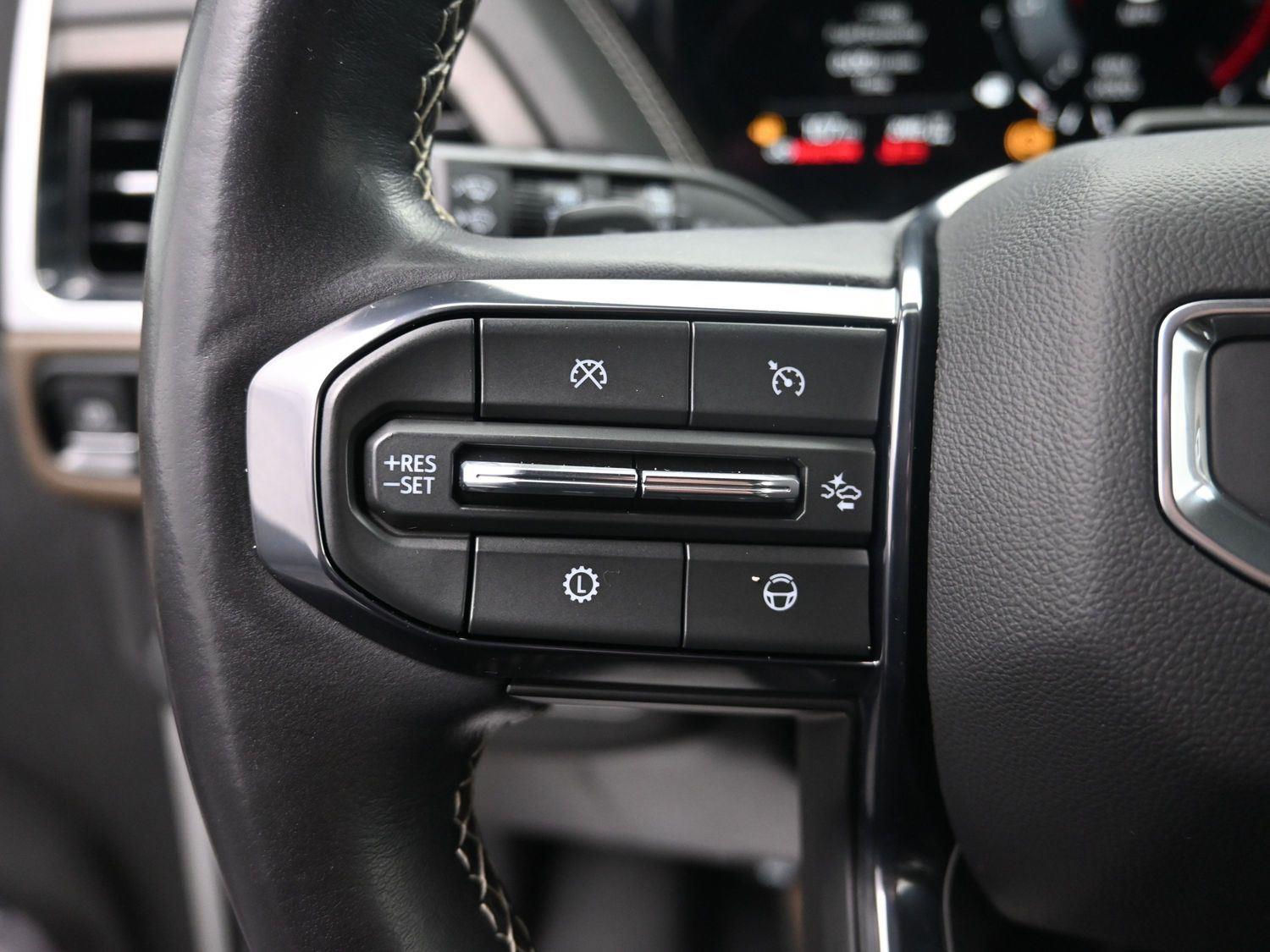 Used 2025 White Frost Tricoat GMC Denali Ultimate image 31