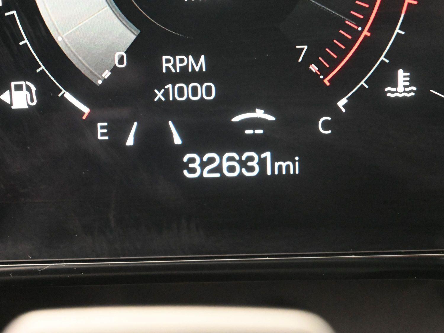 Used 2025 White Frost Tricoat GMC Denali Ultimate image 34