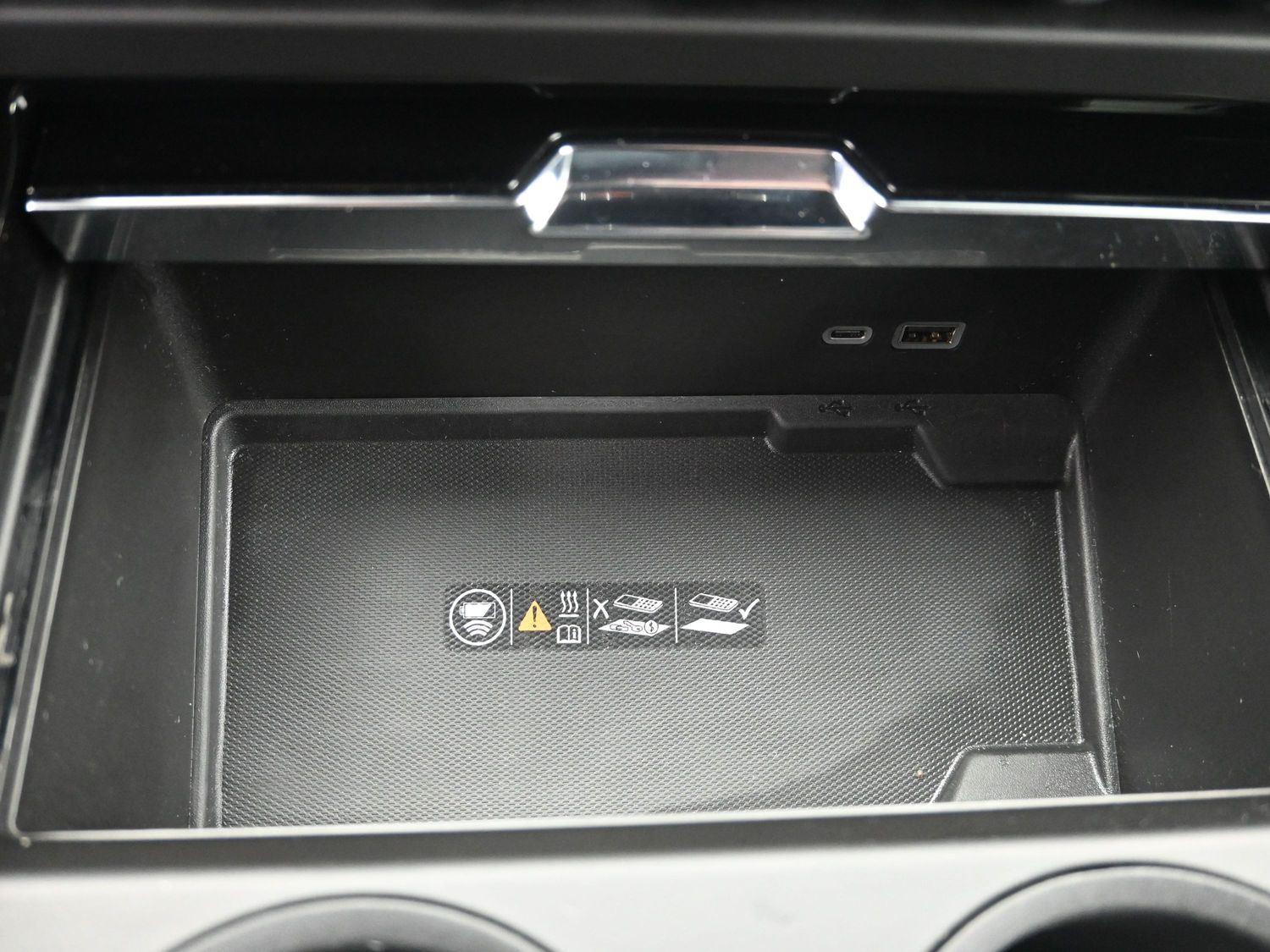 Used 2025 White Frost Tricoat GMC Denali Ultimate image 38