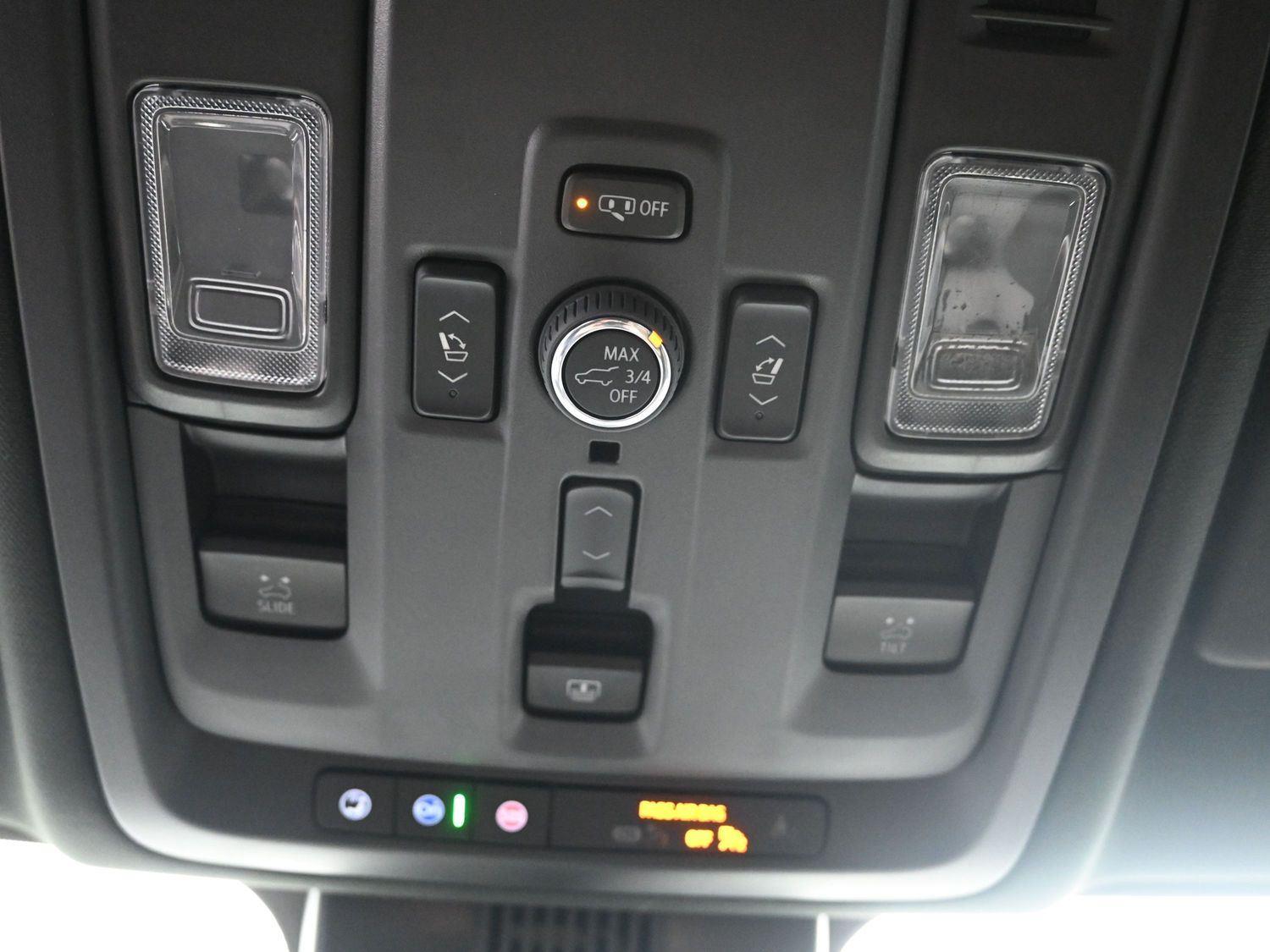 Used 2025 White Frost Tricoat GMC Denali Ultimate image 40