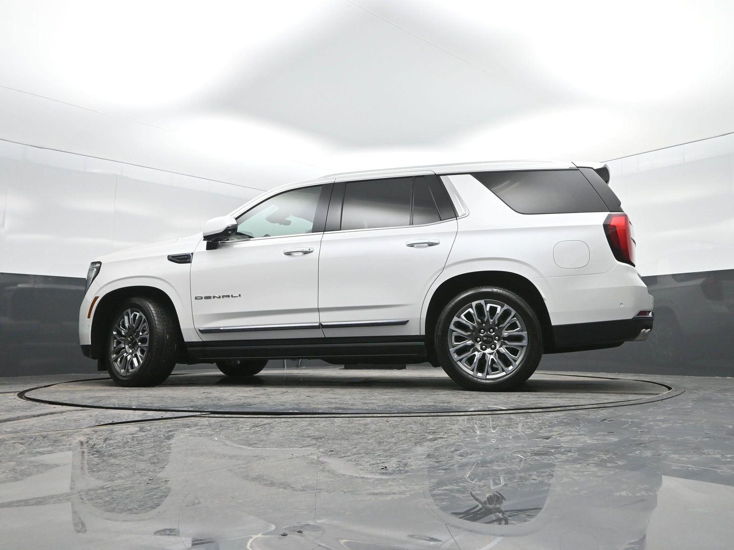 Used 2025 White Frost Tricoat GMC Denali Ultimate image 43