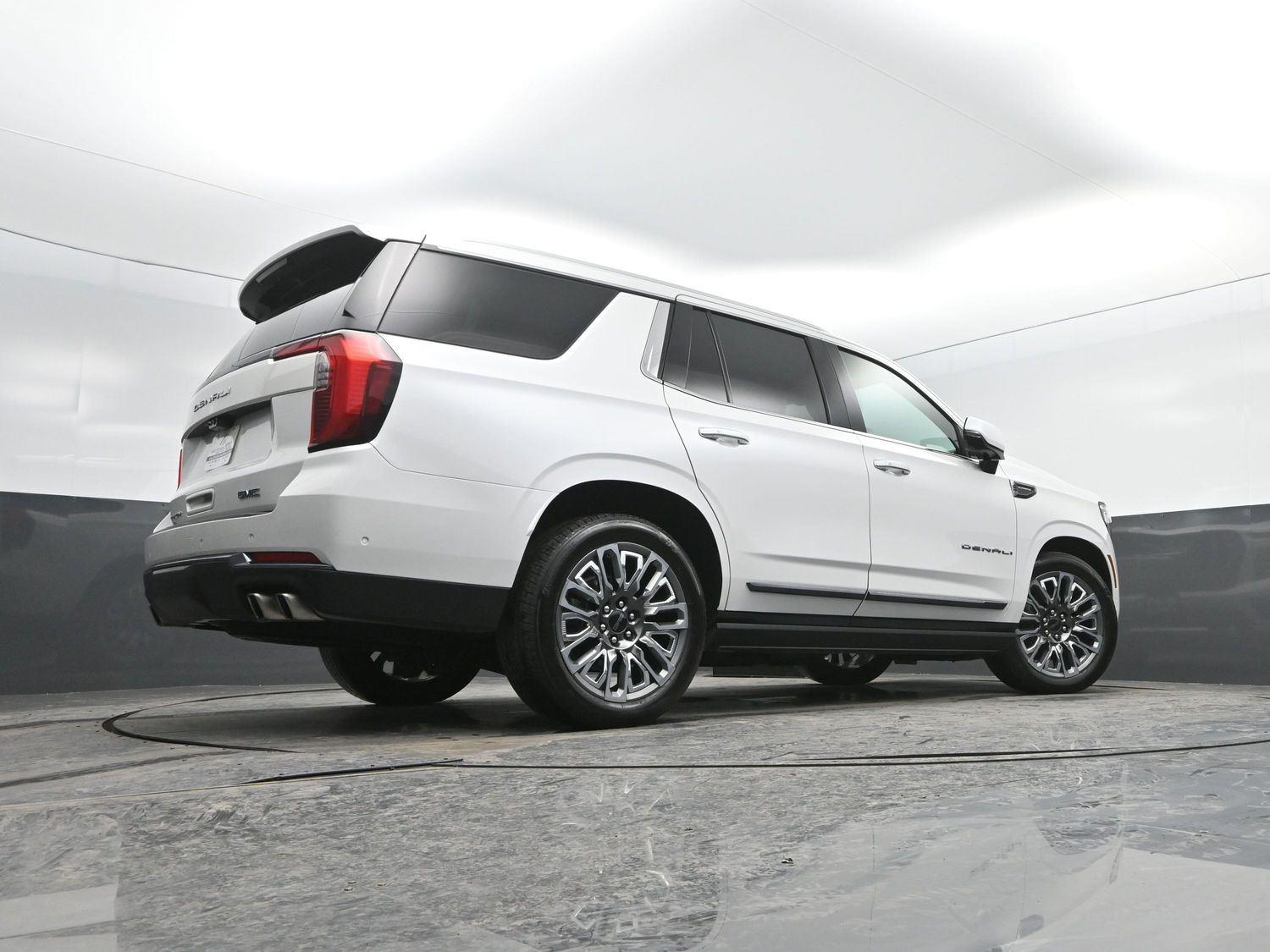 Used 2025 White Frost Tricoat GMC Denali Ultimate image 44