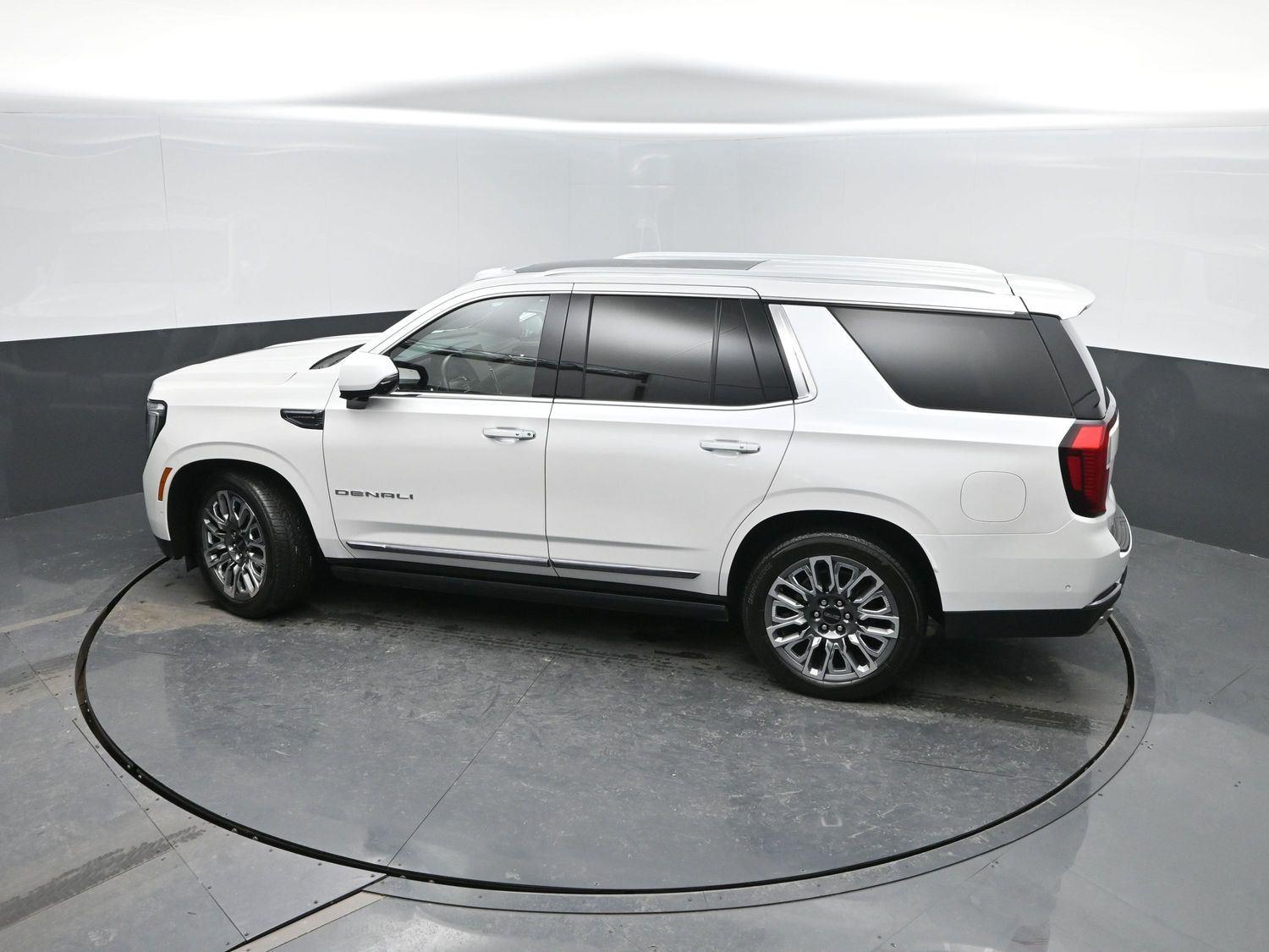 Used 2025 White Frost Tricoat GMC Denali Ultimate image 47