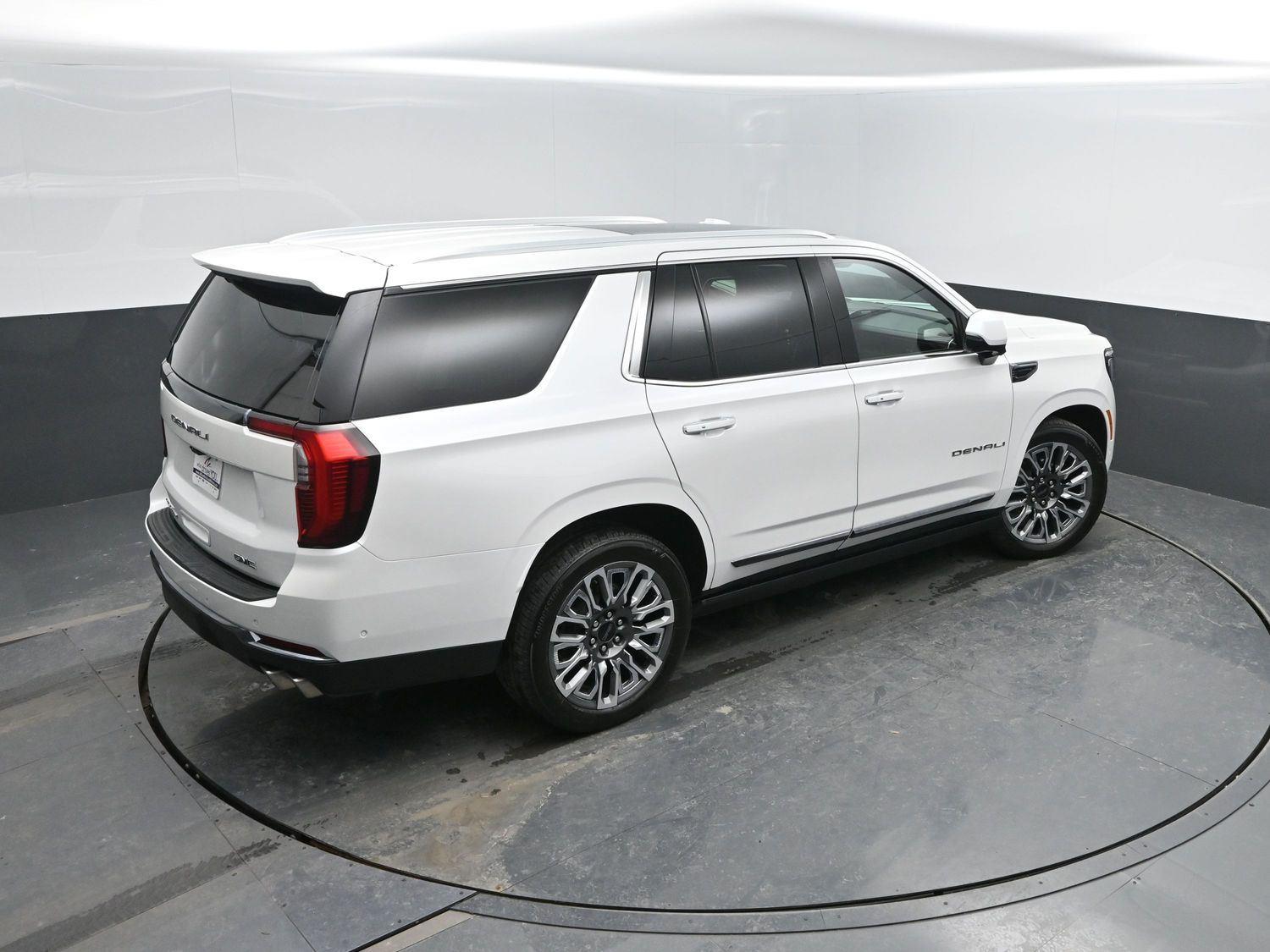 Used 2025 White Frost Tricoat GMC Denali Ultimate image 48