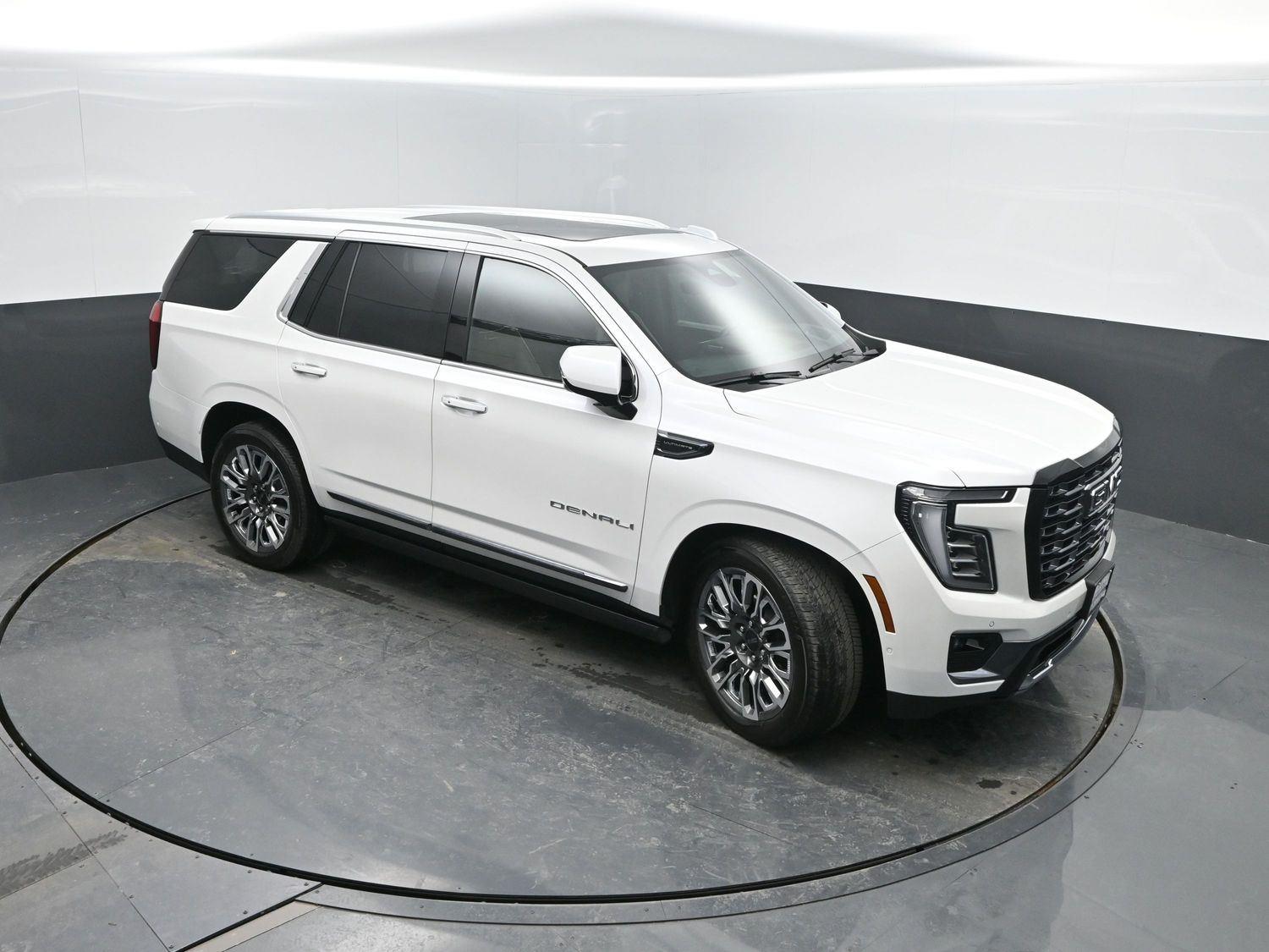 Used 2025 White Frost Tricoat GMC Denali Ultimate image 49