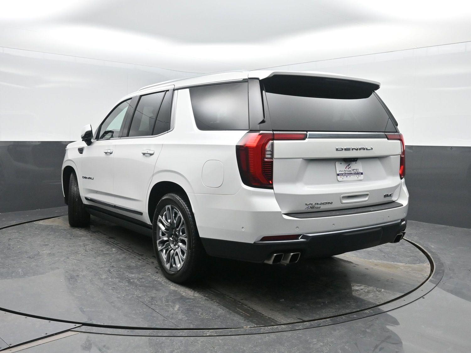 Used 2025 White Frost Tricoat GMC Denali Ultimate image 53