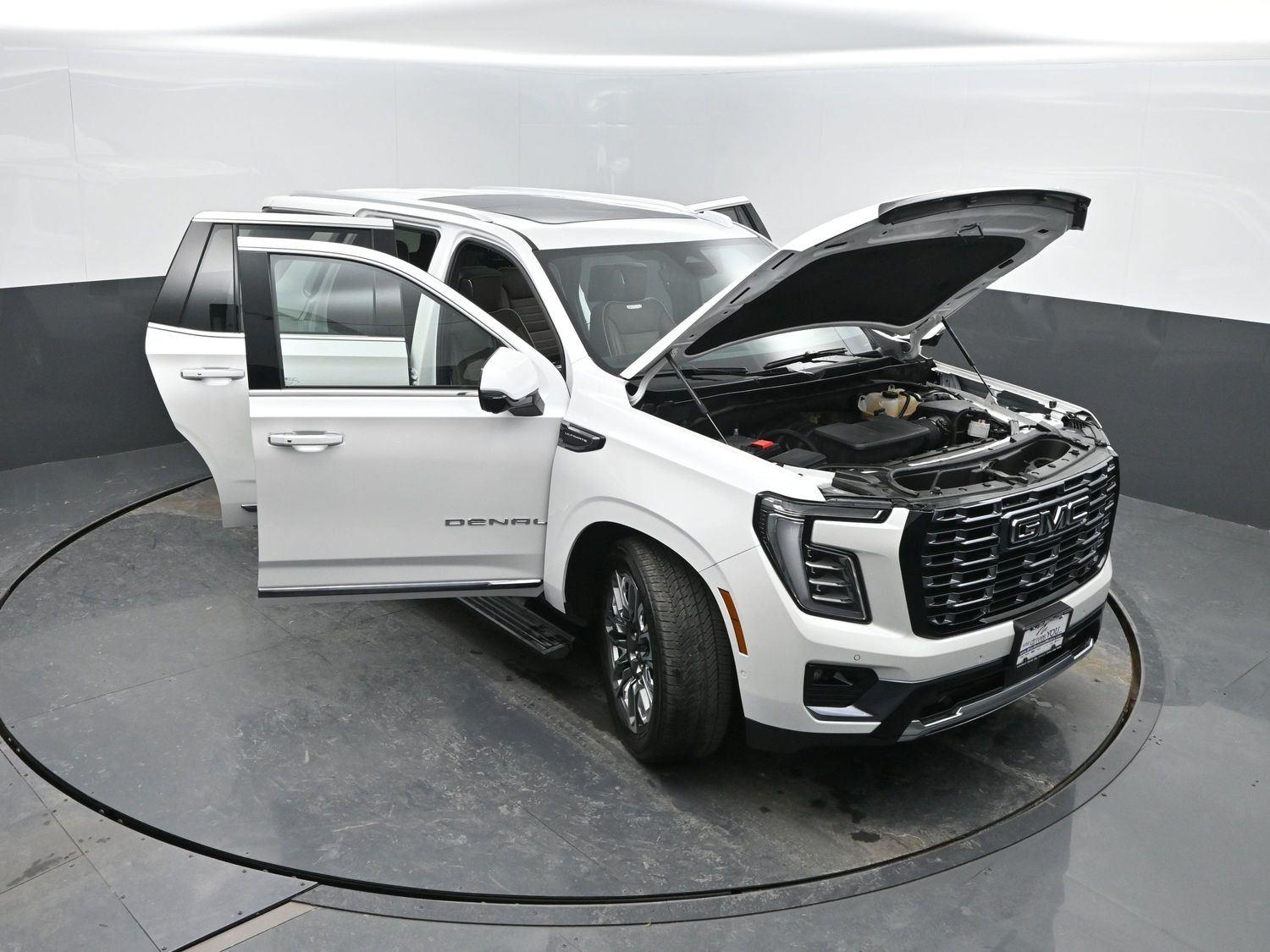 Used 2025 White Frost Tricoat GMC Denali Ultimate image 55