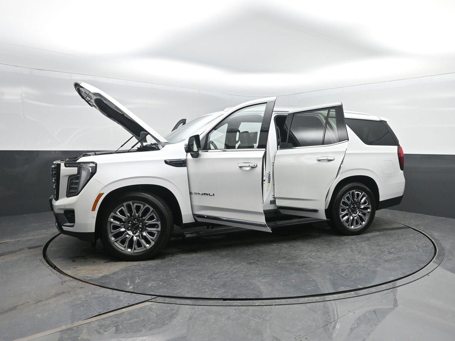 Used 2025 White Frost Tricoat GMC Denali Ultimate image 58