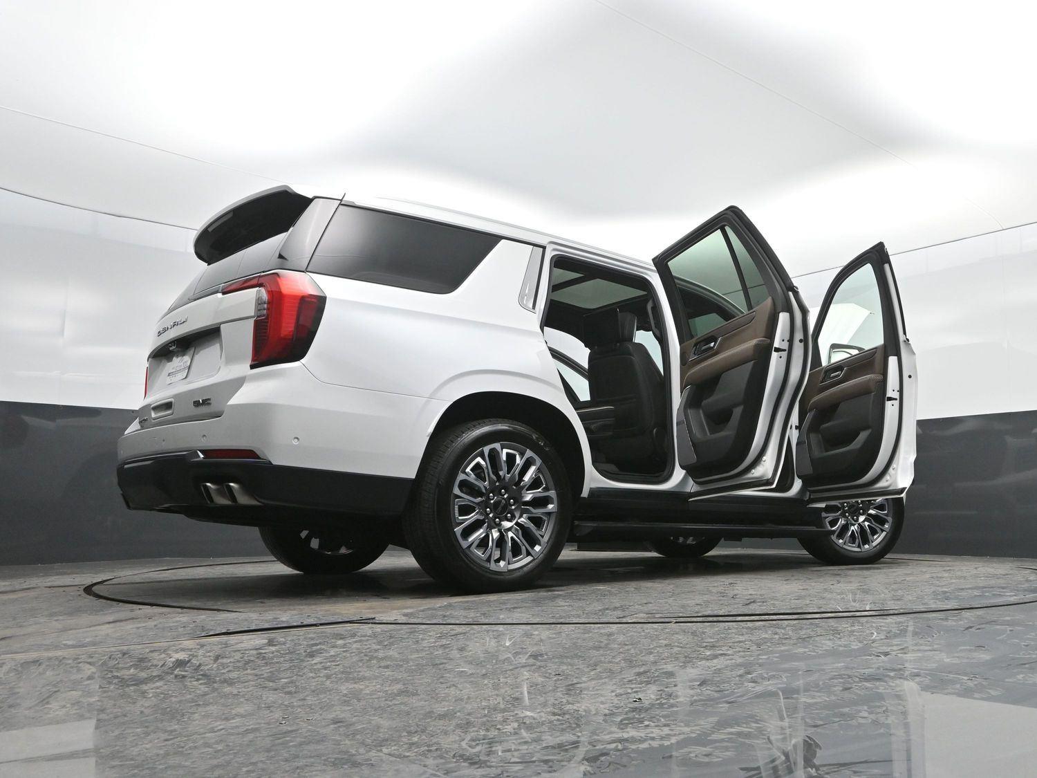 Used 2025 White Frost Tricoat GMC Denali Ultimate image 59