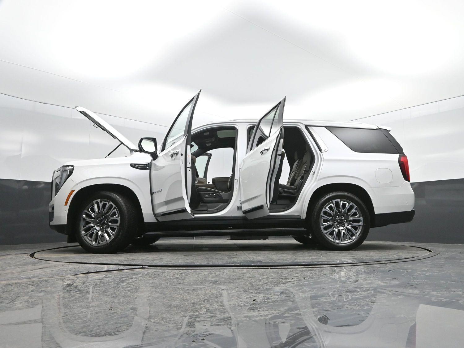 Used 2025 White Frost Tricoat GMC Denali Ultimate image 60