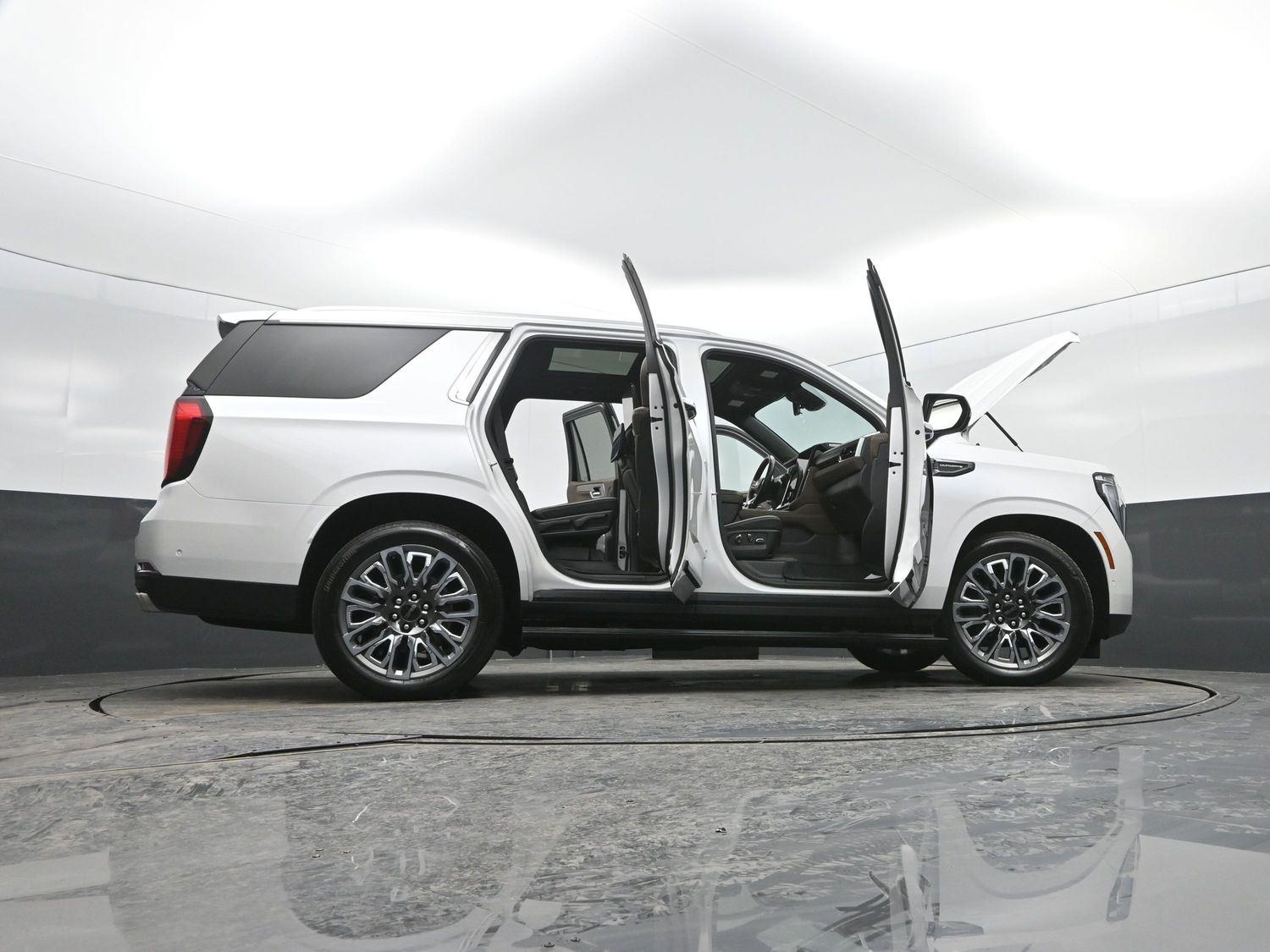 Used 2025 White Frost Tricoat GMC Denali Ultimate image 61