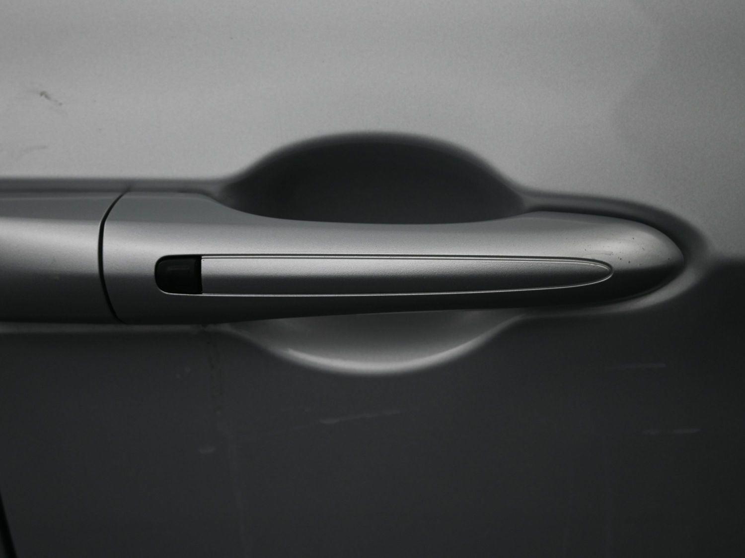 Used 2024 Silver Mist Clearcoat Chrysler Touring L image 6