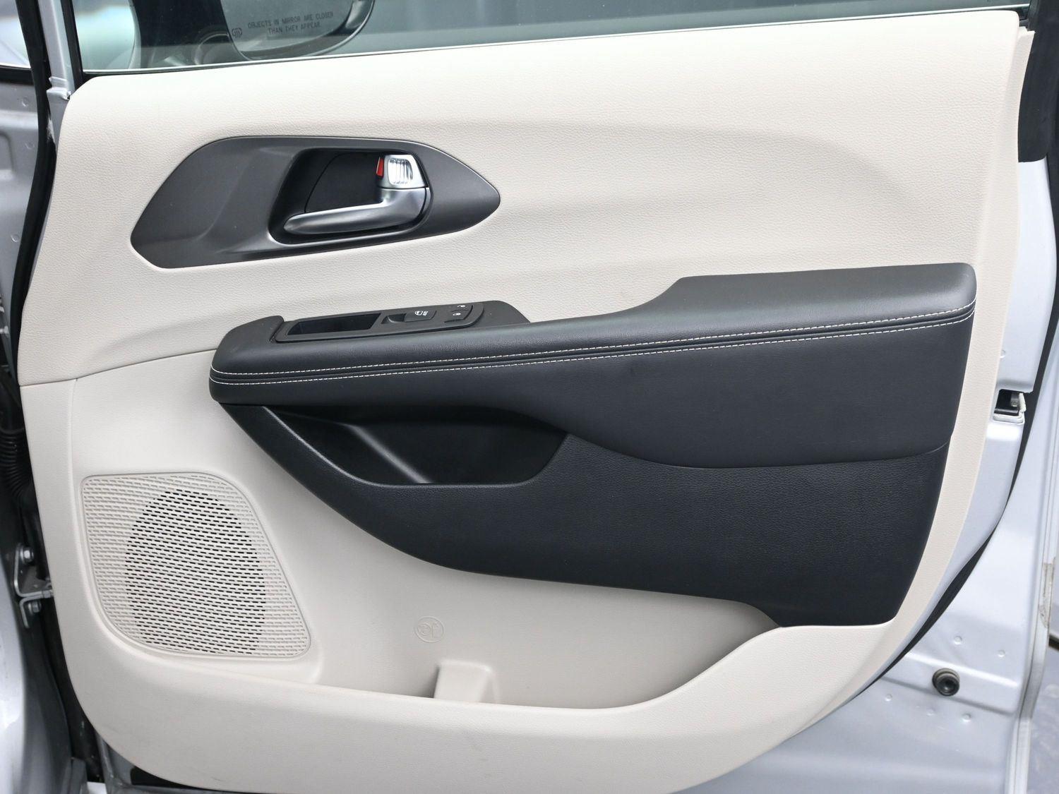 Used 2024 Silver Mist Clearcoat Chrysler Touring L image 7