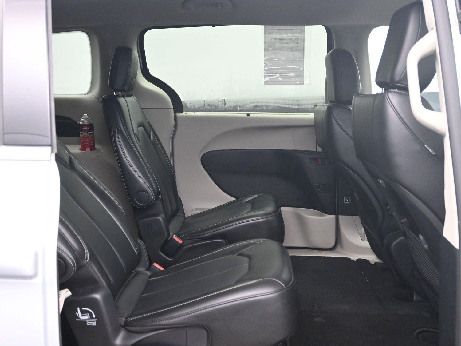 Used 2024 Silver Mist Clearcoat Chrysler Touring L image 10