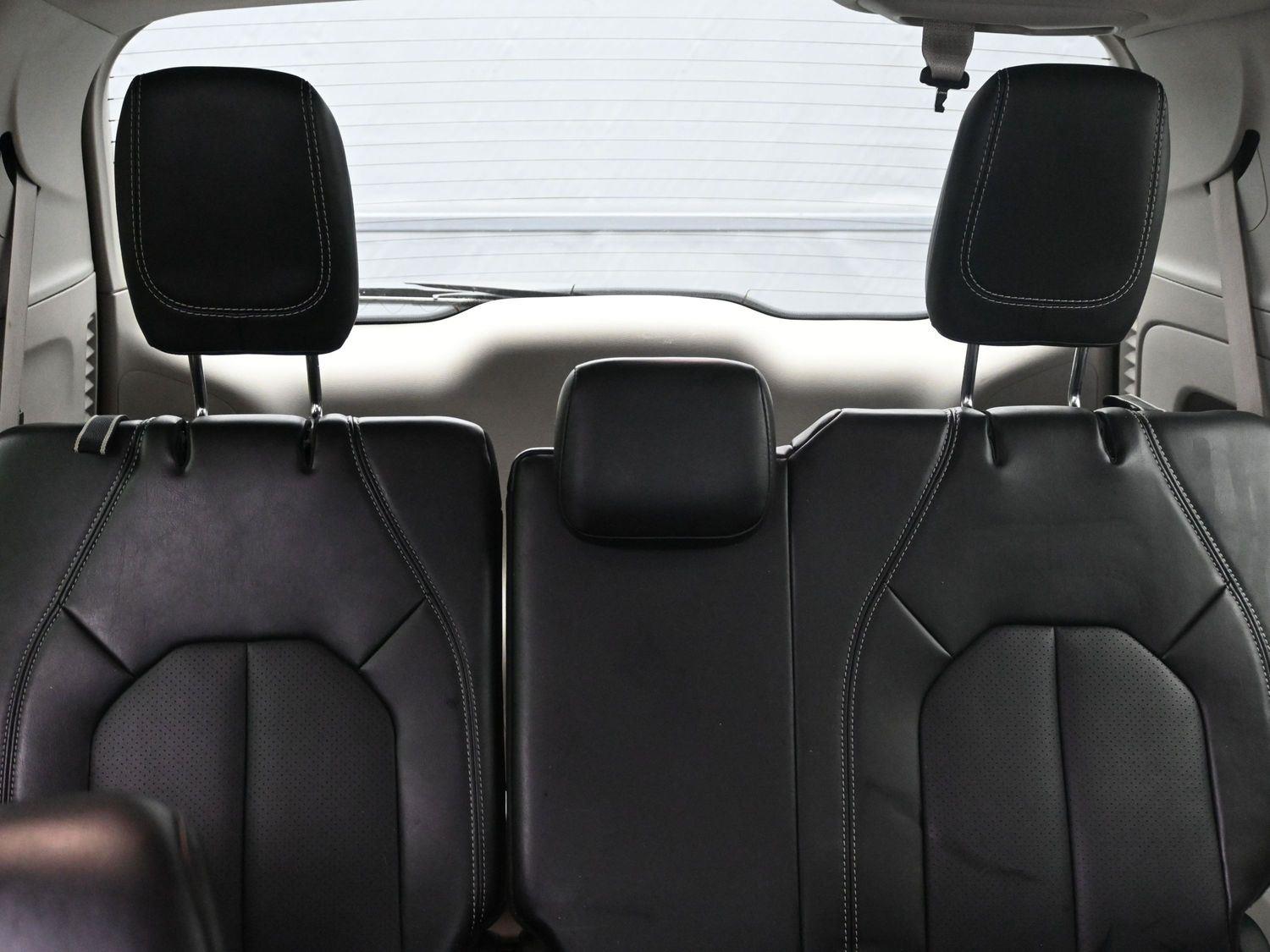 Used 2024 Silver Mist Clearcoat Chrysler Touring L image 12